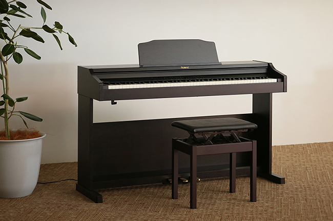 chon dan piano dien thuong hieu nao tot