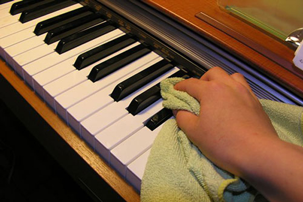 Cách vệ sinh đàn piano điện tại nhà an toàn