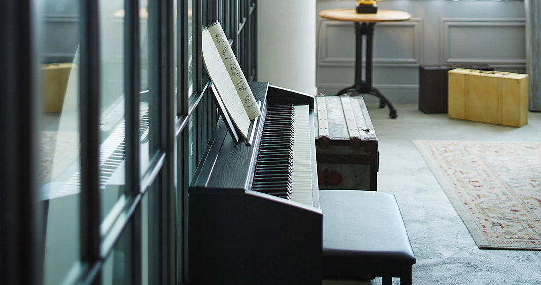 Bất ngờ với đàn piano điện có chức năng organ