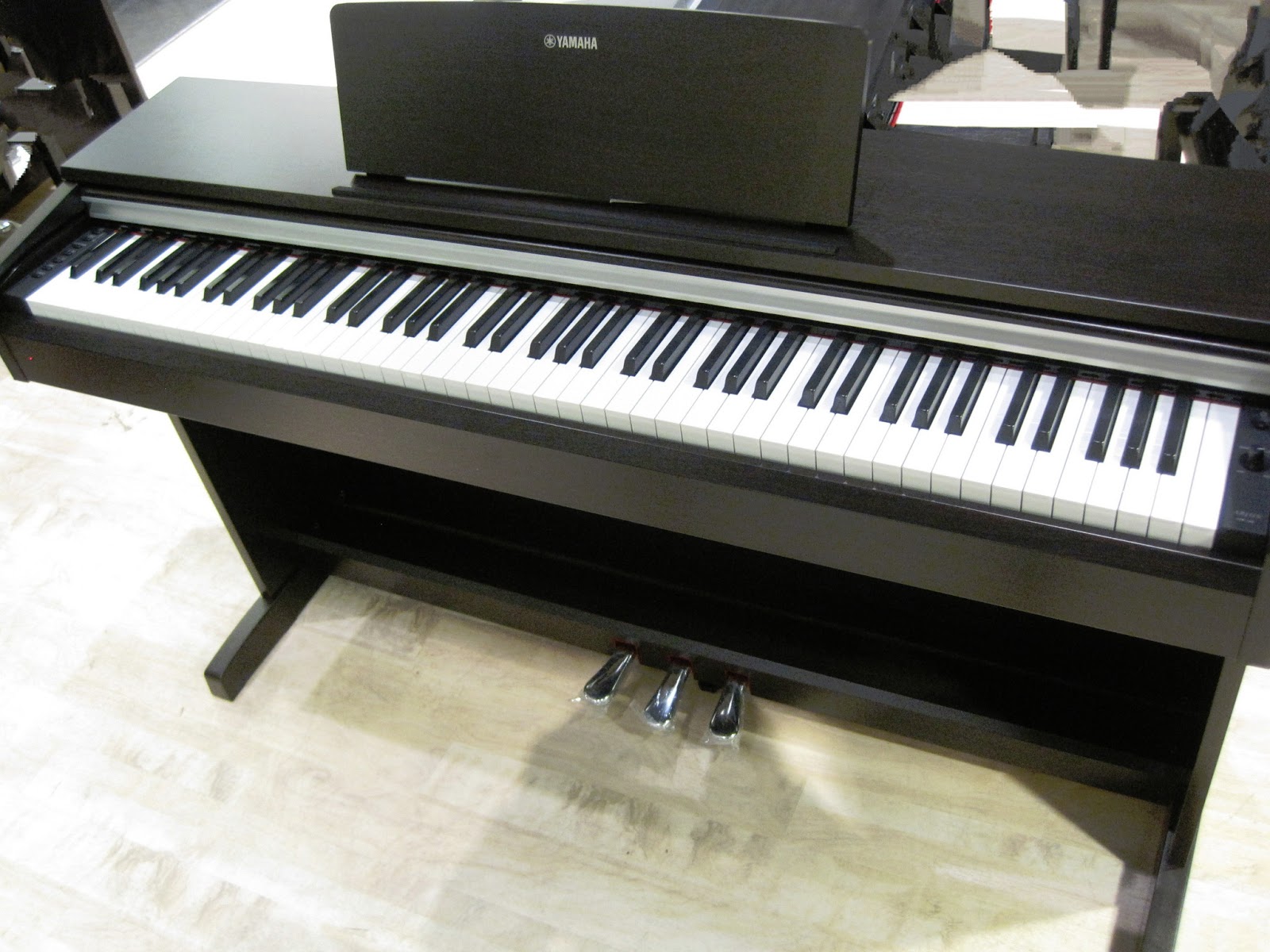 đàn piano điện yamaha