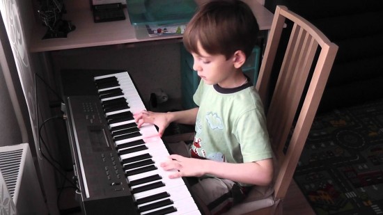 Mua đàn piano điện cho trẻ em ở đâu uy tín