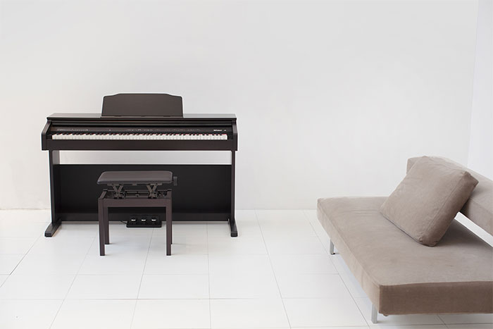 Nên hay không mua đàn piano điện giả cơ