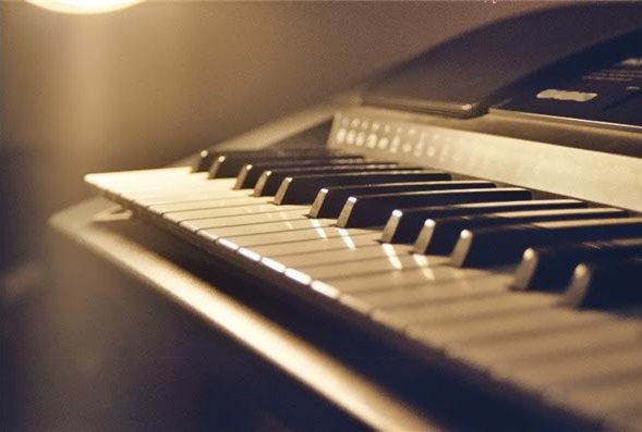 Giống và khác nhau giữa piano Solo và đệm hát