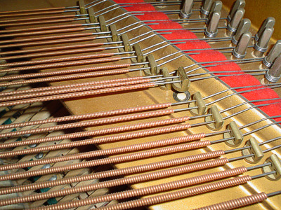 dây đàn piano cơ
